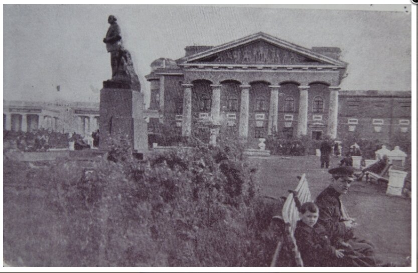 Г. Лысьва, Пермский край. Драматическмй театр. Фото 1950-х г.г.
