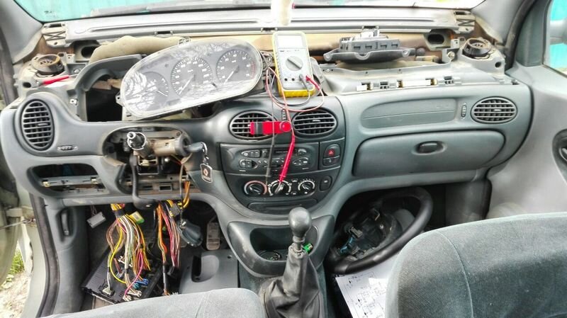 Были поломки, за которые мастера не брались или просили очень много денег. Тогда я искал причину поломки электрики сам