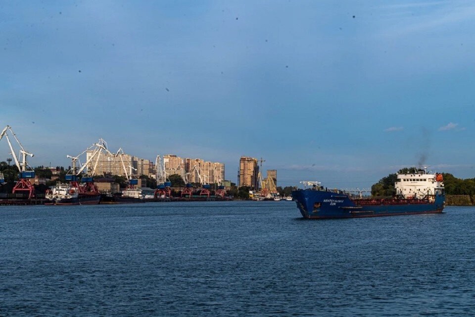     На время должность президента фирмы перешла к действующему председателю компании. Михаил ФРОЛОВ