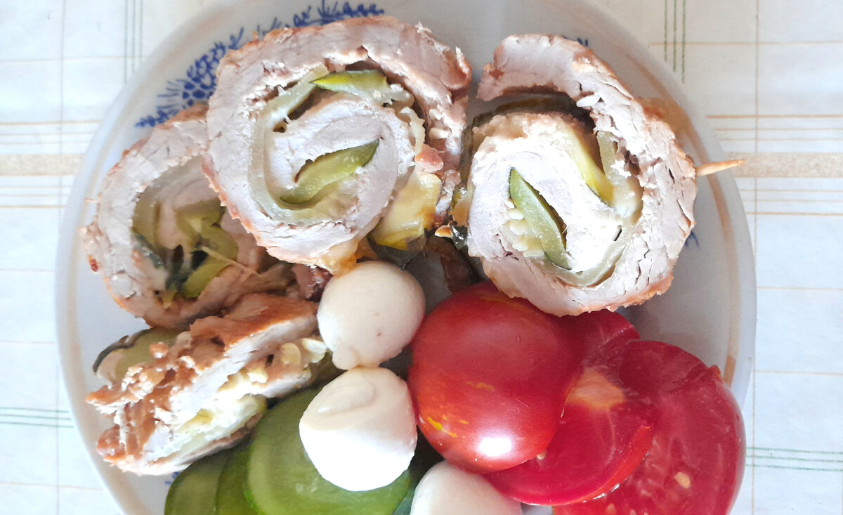 Рулеты из мяса с кабачками и сыром 