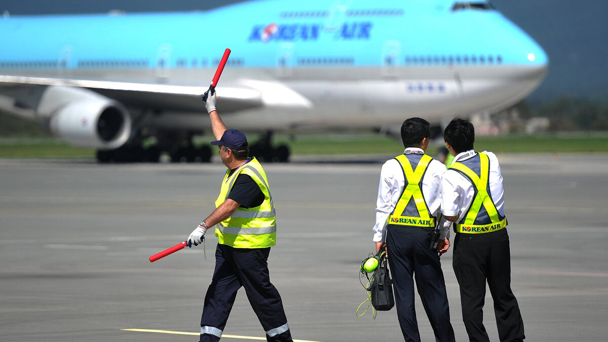    Самолет национальной авиакомпании Южной Кореи Korean Air в аэропорту Владивостока.© РИА Новости . Алексей Куденко