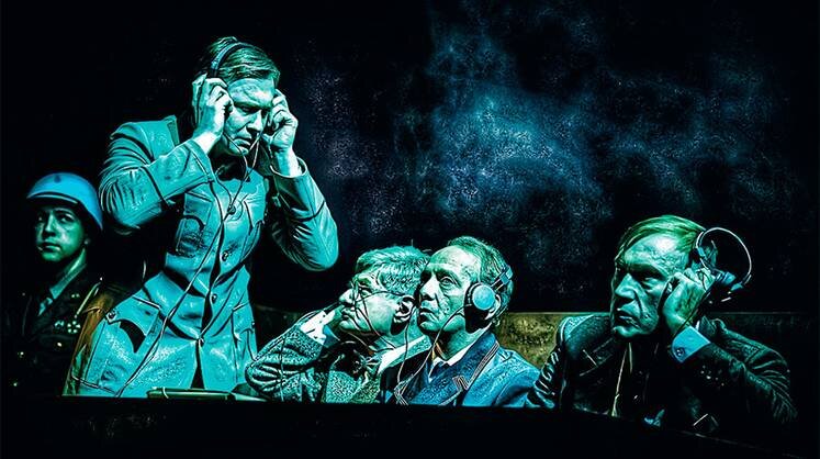    ПРЕСС-СЛУЖБА ТЕАТРА «МОДЕРН» «Цветы нам не нужны» мог бы стать прологом масштабной трилогии Юрия Грымова «Антихрист и Христос» («Петр I», «Леонардо», «Иуда»)