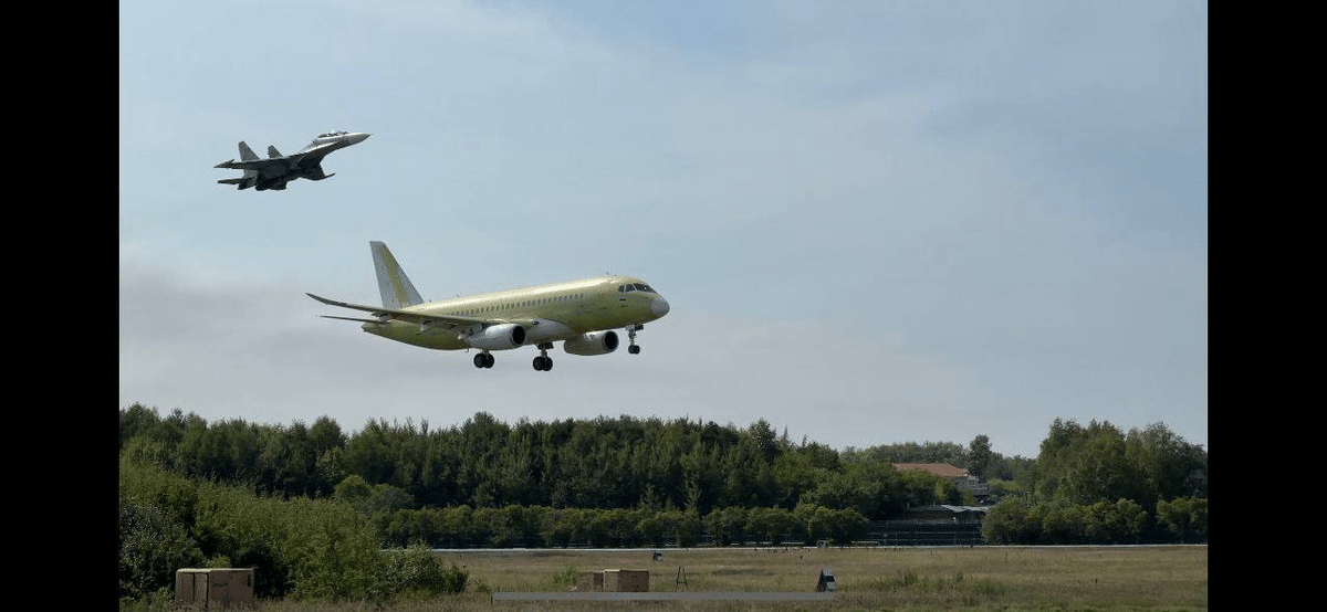    Самолет SJ-100 с импортозамещенным оборудованием совершает первый полет / © ОАК