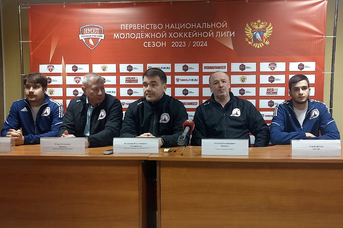 Участники пресс-конференции в "Звёздном"