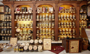 Основа ассортимента для чайной лавки – это, конечно же, чай. Разновидностей существует масса: