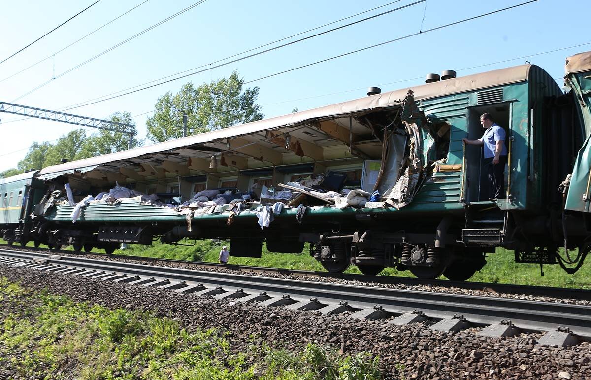 Два поезда. Нара Бекасово крушение поезда. Бекасово Наро столкновение поездов. Крушение на перегоне Нара Бекасово-1.