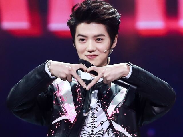 Luhan former member of the group EXO / Лухан бывший участник группы EXO