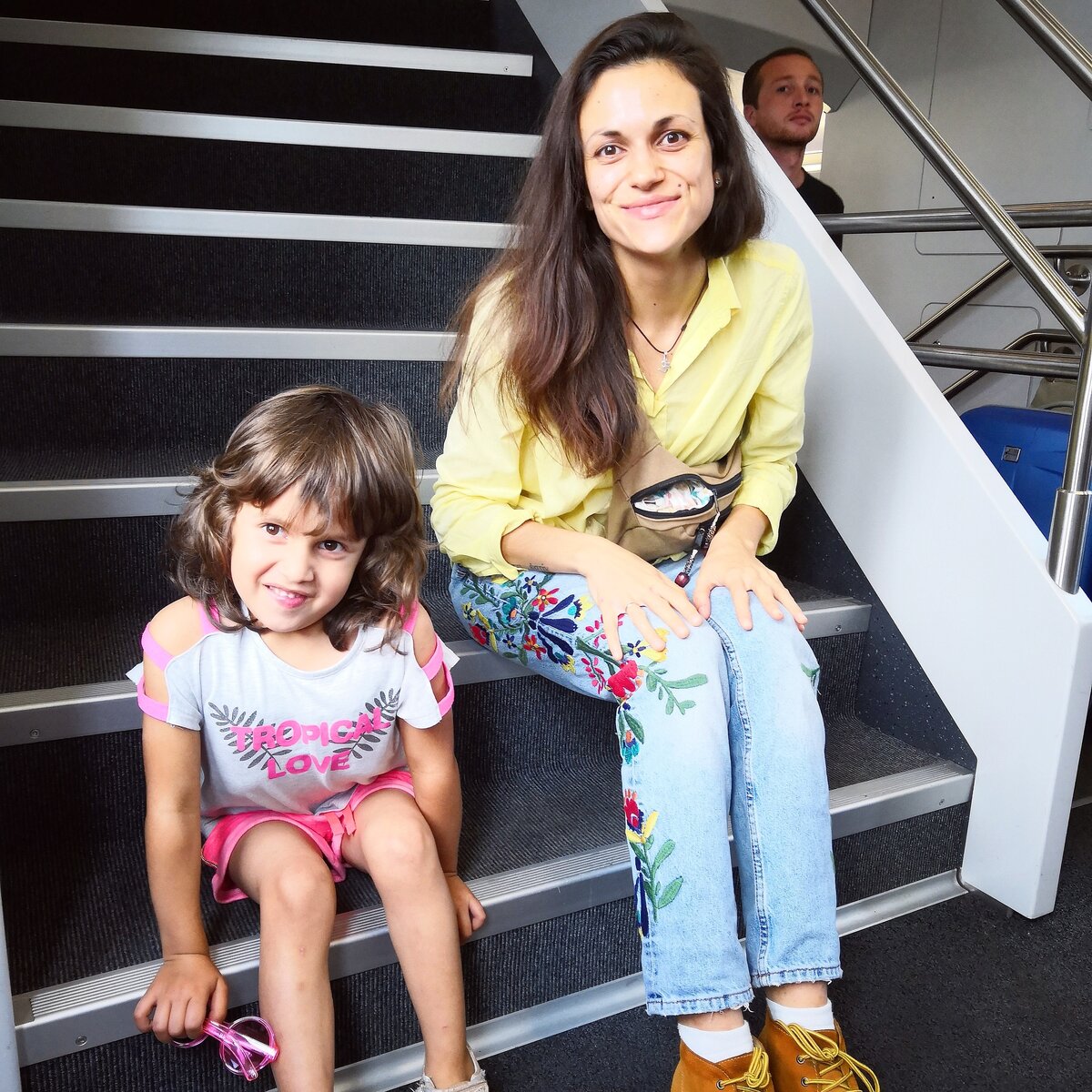 Девочке очень понравилось позировать на камеру! :)