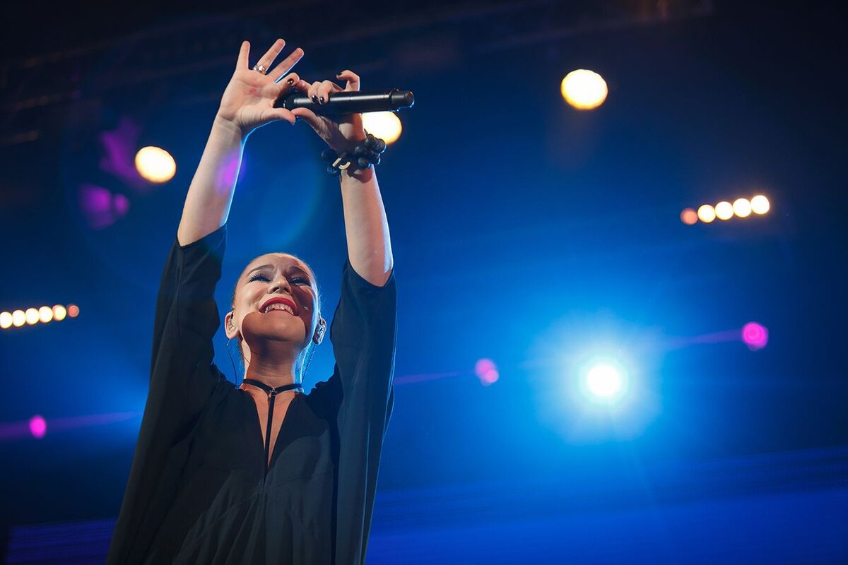 Фото обложки: hurricanehank / shutterstock