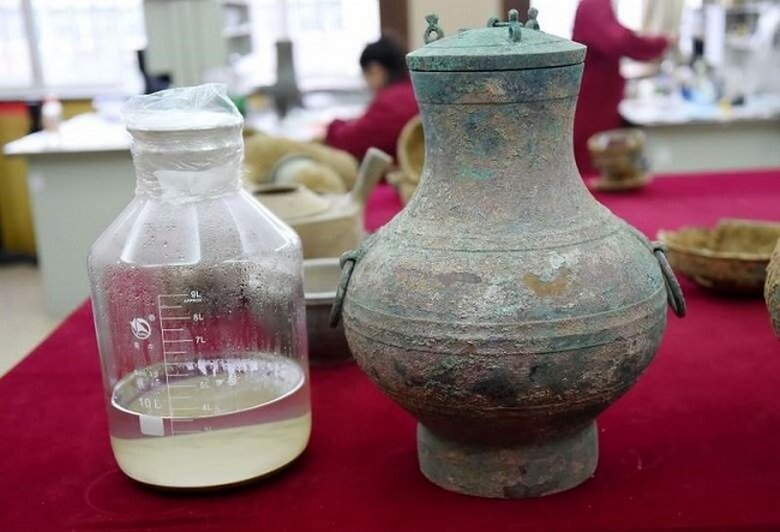    Гробницу раскопали в провинции Хэнань. Специалисты определили, что она принадлежит к династии Западная Хань, а значит, ей более 2000 лет.