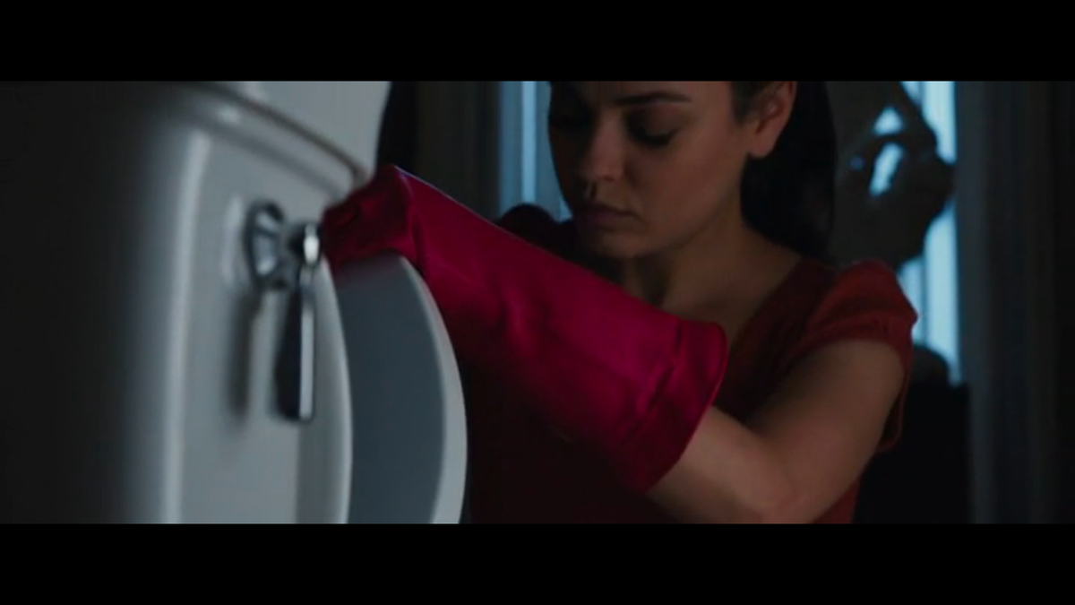 Кадр из фильма "Восхождение Юпитер", 2015