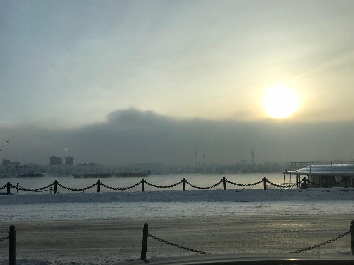 Та же набережная. Фото сделано прошлой осенью. Очень "приятный" смог;)
