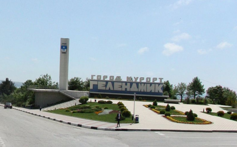 Стела в 2010 году. Фото с Яндекс панорам