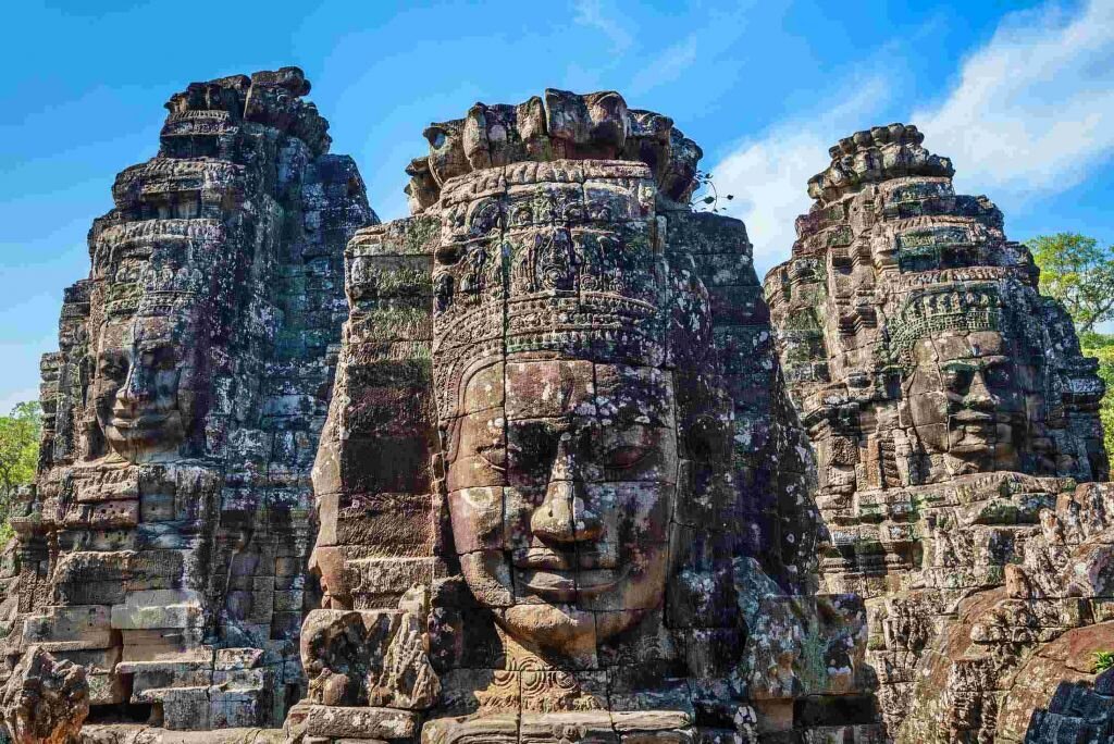 https://salik.biz/articles/54693-hram-angkor-vat-stroili-dlja-bogov.html 