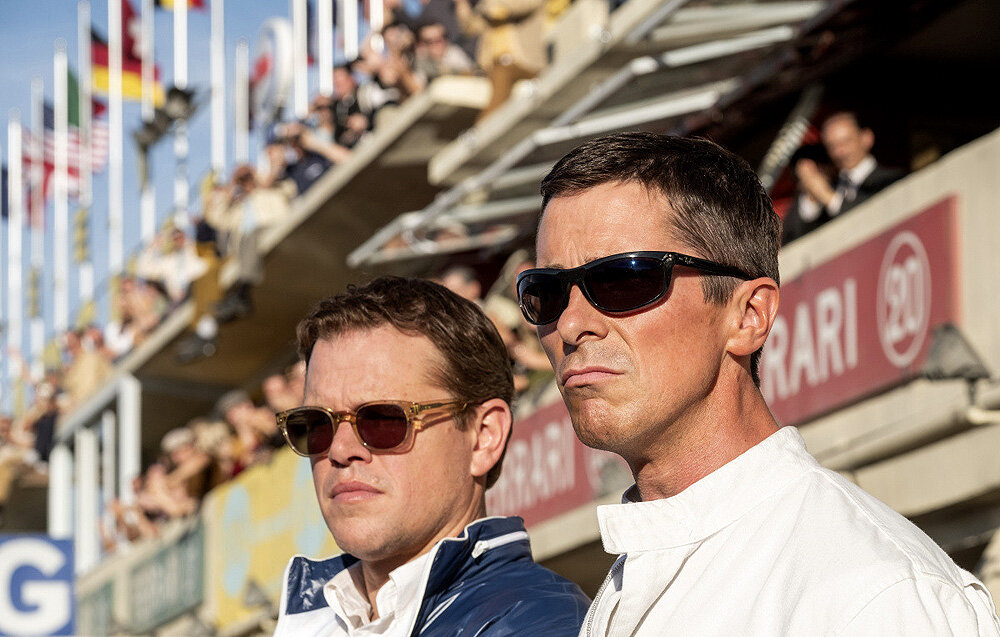 Конструктор Кэрролл Шелби (Мэтт Дэймон) и гонщик Кен Майлз (Кристиан Бэйл) / Фото: kinopoisk.ru