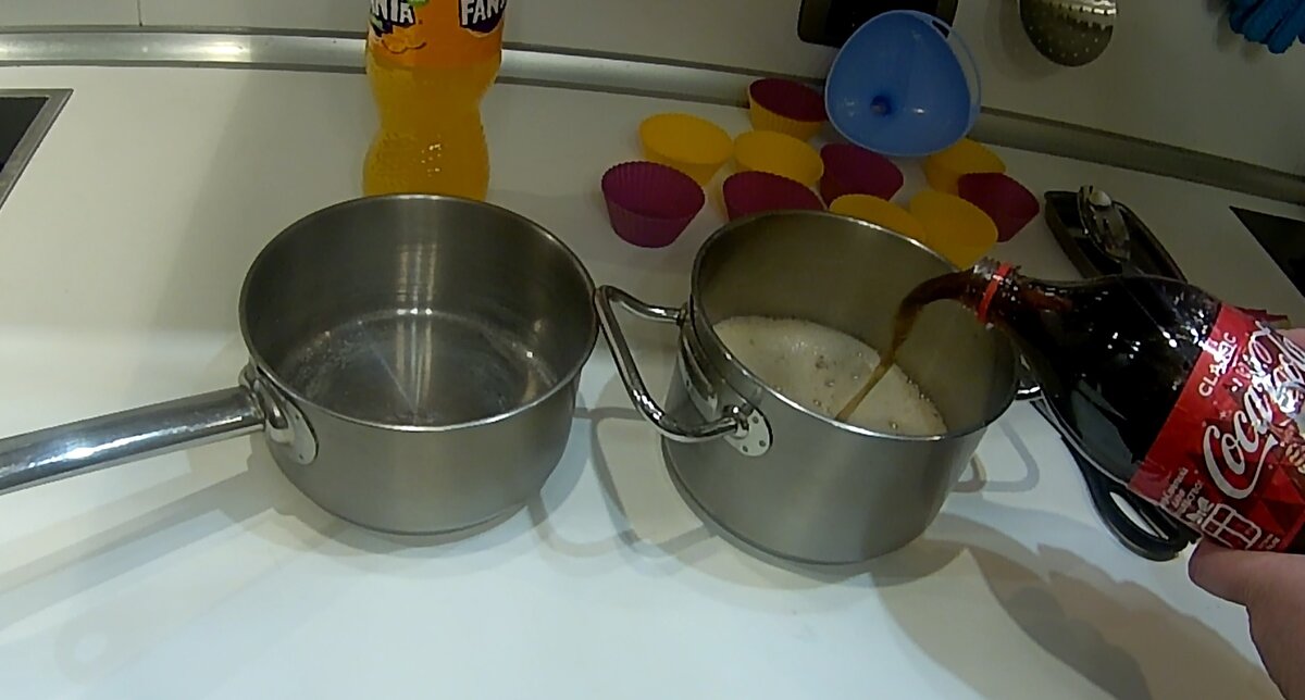 Фото сделано автором (наливаю колу)