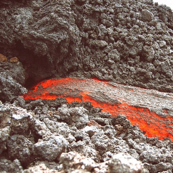 https://cdn.pixabay.com/photo/2014/07/31/21/19/magma-406818_960_720.jpg