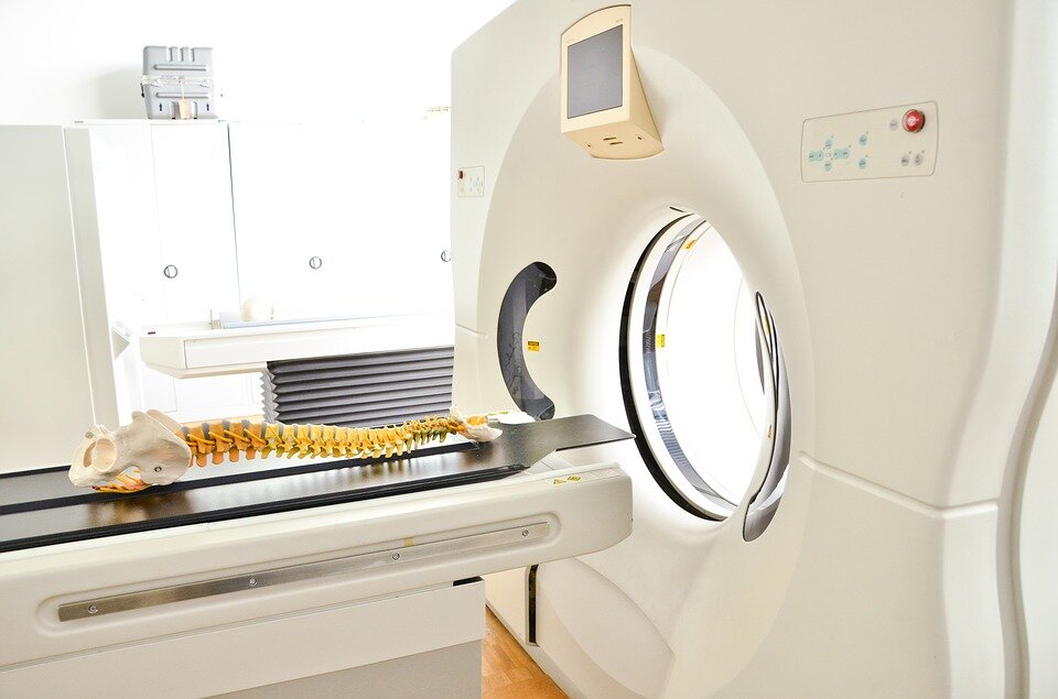 https://cdn.pixabay.com/photo/2018/12/26/01/54/computed-tomography-3895160_960_720.jpg