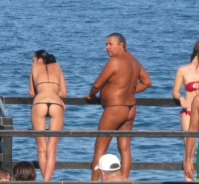 Листайте карусель,  скайп влево