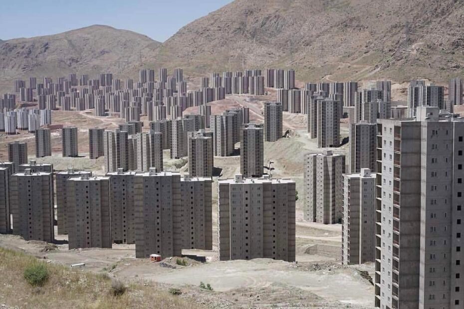 Неудавшийся город-сад: как иранцы забыли сделать канализацию новому городу в пустыне и вынуждены были забросить его