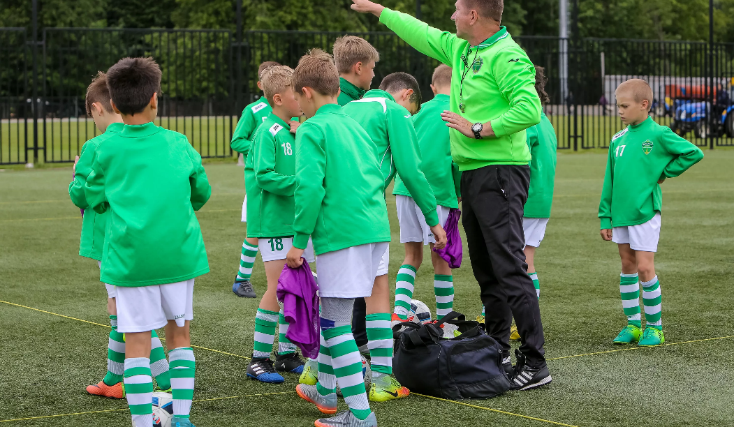 Что бы играть в РПЛ у клуба должна быть своя академия.