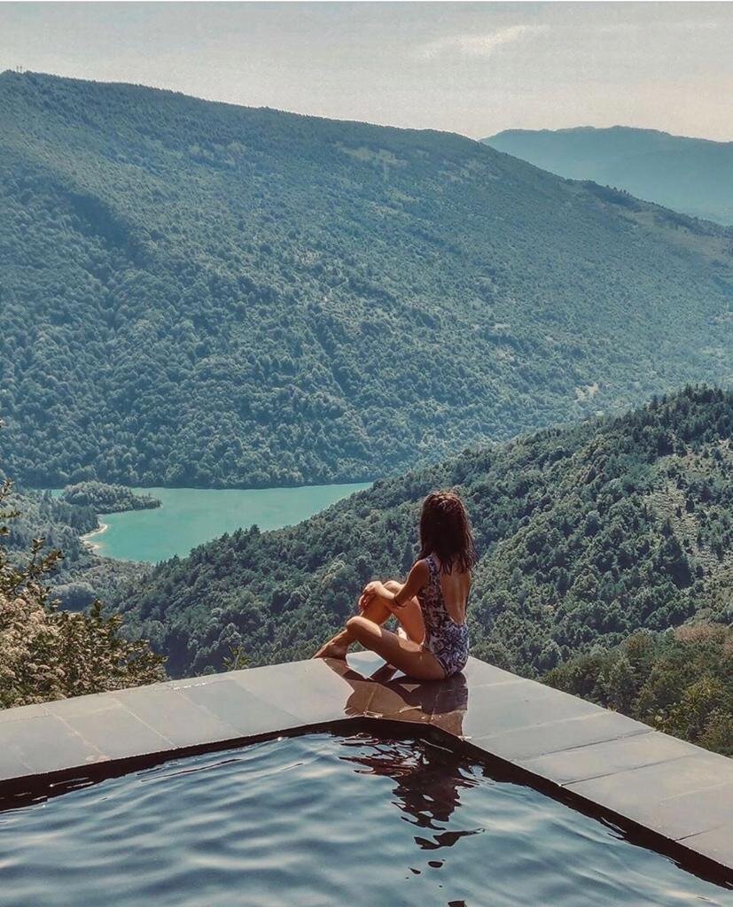 Высокогорный бассейн в селе Лаилаши, регион Лечхуми