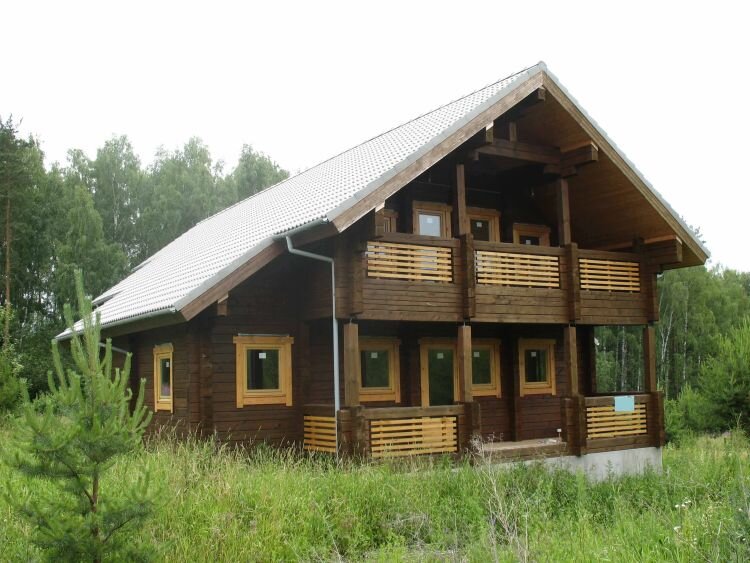 Вот вроде и хороший дом, но земли всего три сотки...