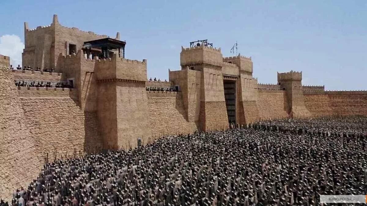 Ахейцы у стен Трои. Кадр из фильма «Троя», 2004 г.