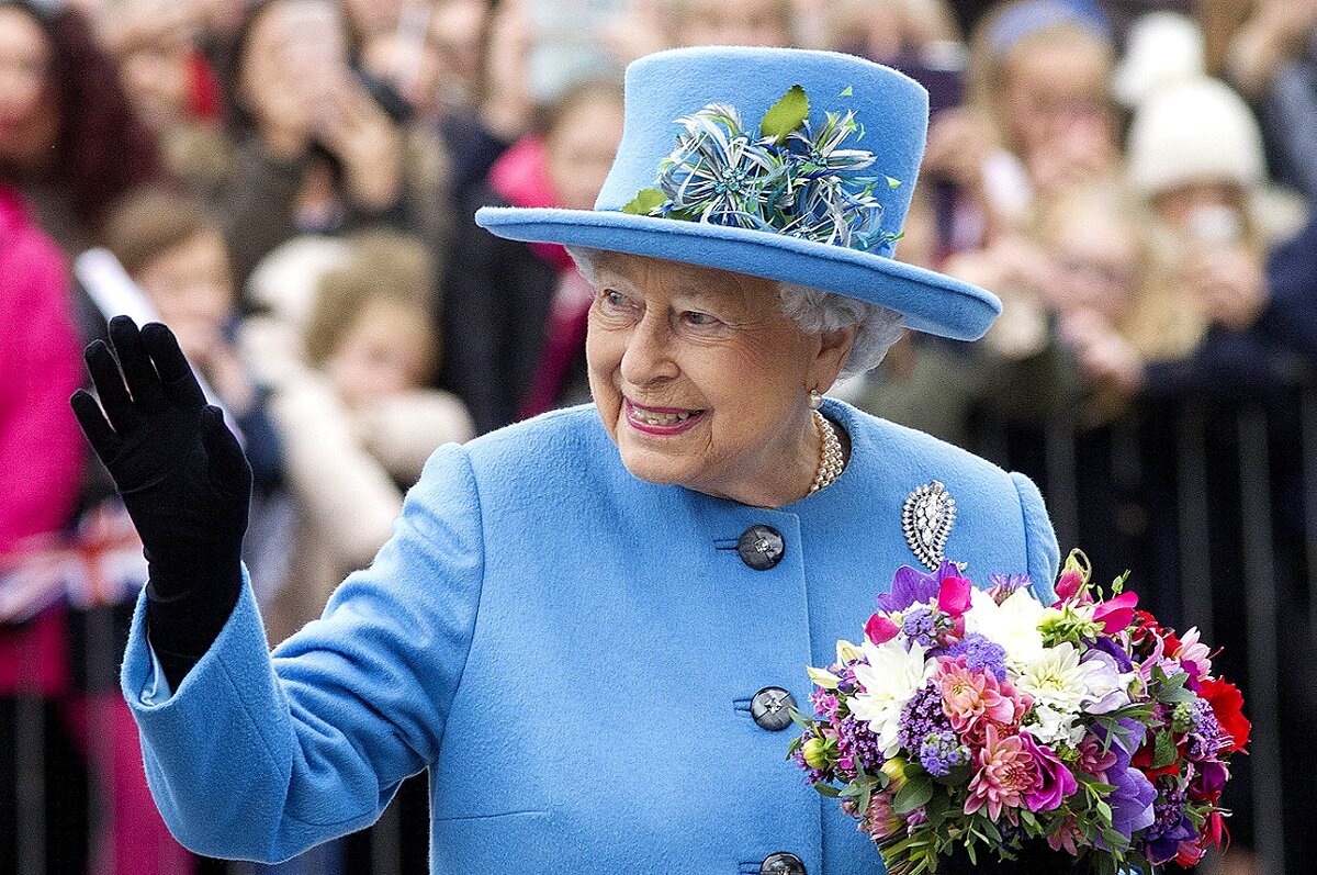 гарри и меган маркл в красном. королевские выходы. меган маркл королева великобритании. королевские выходы. Queen with meghan.