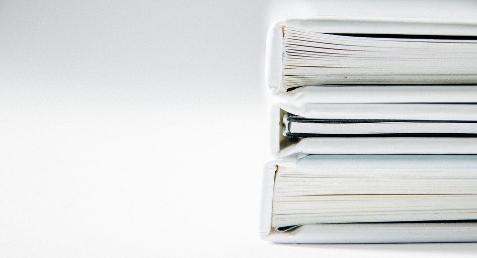 https://cdn.pixabay.com/photo/2016/11/21/14/12/books-1845614_960_720.jpg