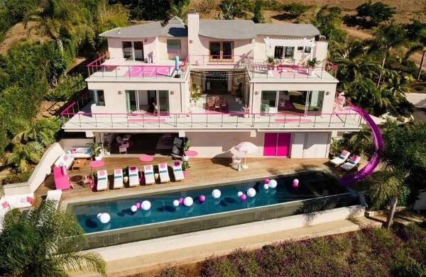 Особняк Барби в Калифорнии.