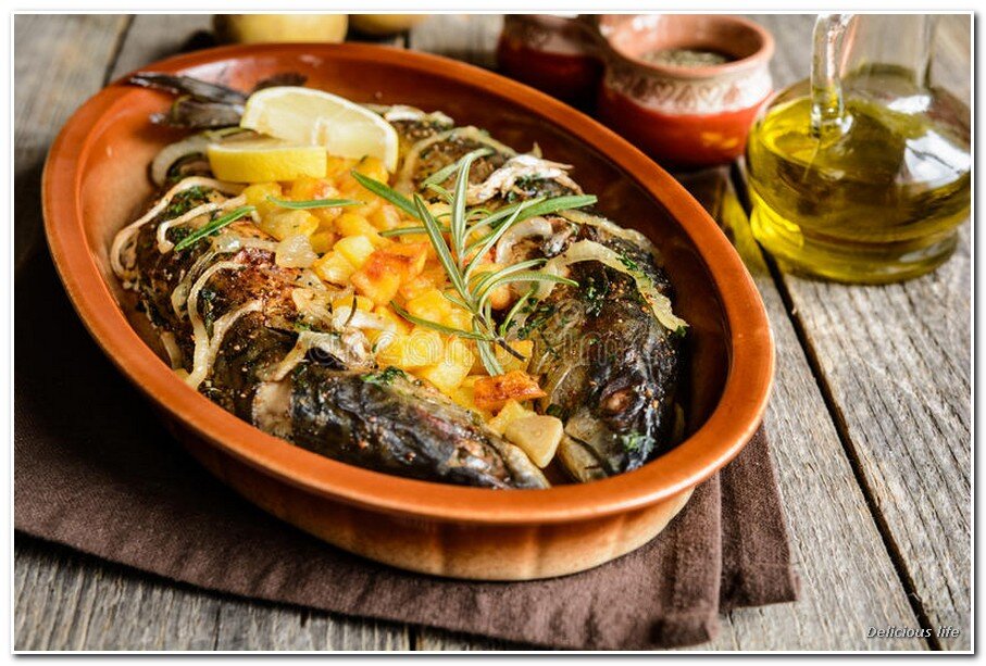 Скумбрия с овощами в духовке