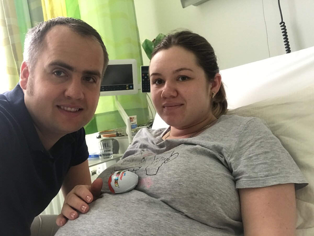 Киндер сюрприз ещё в животике