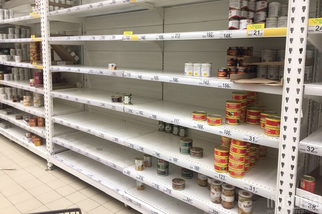 фото из открытых источников в сети интернет, но у нас в городе абсолютно такие же пустые полки.