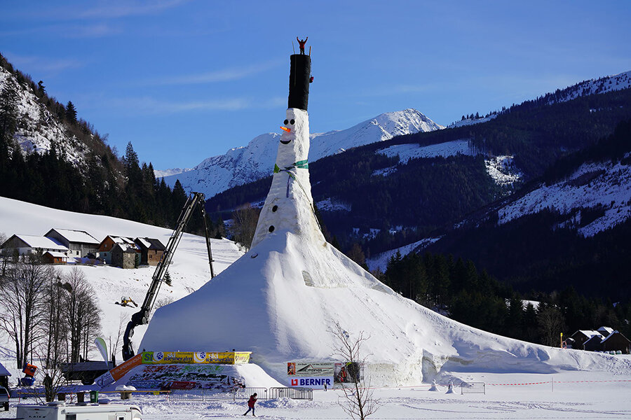 самый высокий снеговик высотой в 38 метров!