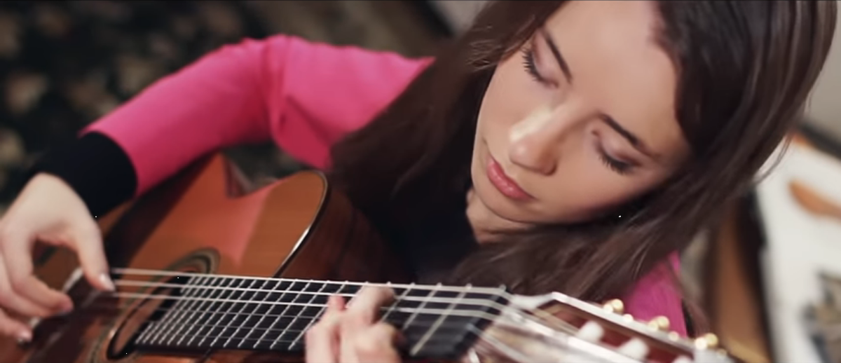 Julia Lange, скрин YouTube