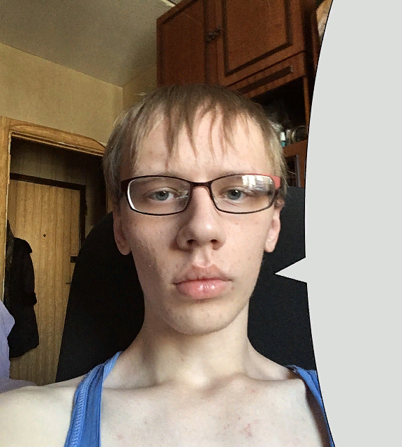 Макс не любил фоткаться от слова совсем. И всё что я смог найти, это вот эта фотка. На ней ему 17 лет.