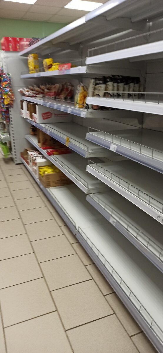 Всё смели в связи с коронавирусом