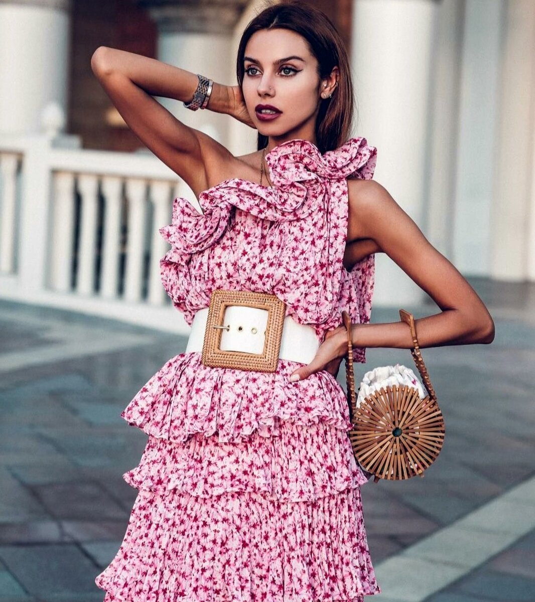 Оборки выглядят романтично и стильно