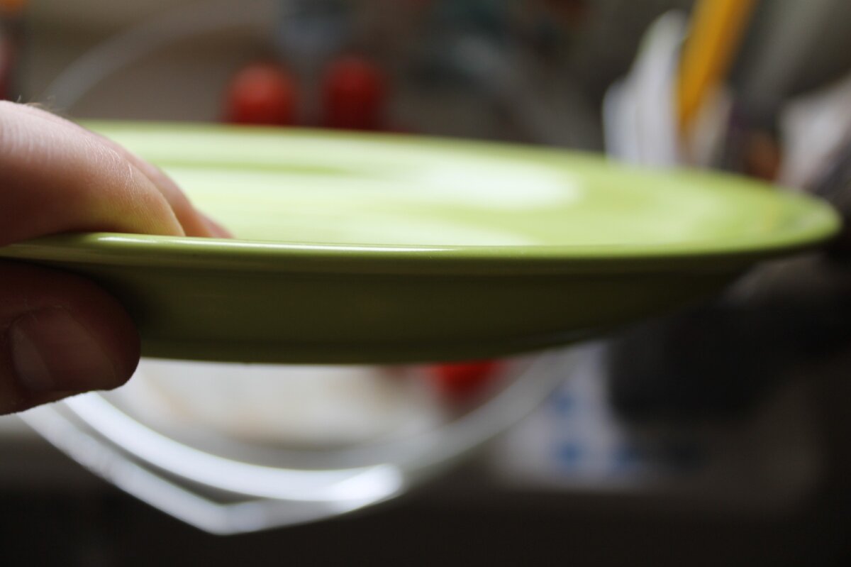 Найдена причина горячей тарелки, а не еды в микроволновке