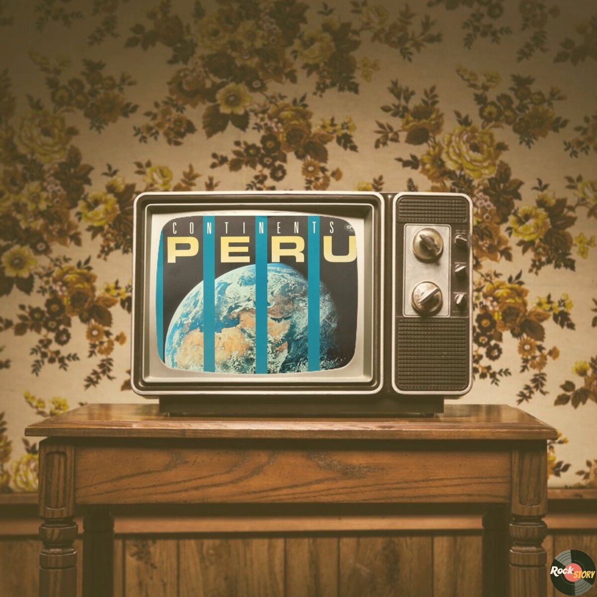 На фотографии: телевизор 