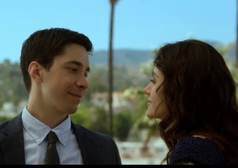 Комета Comet, (2014)

Когда случайная встреча объединяет циничного Делла и остроумную Кимберли, начинается история бурной любви, действие которой разворачивается как головоломка. Зигзаги вперед и назад во времени — от метеоритного дождя в Лос-Анджелесе, к встрече в гостиничном номере в Париже, к роковому телефонному разговору.