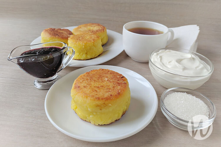 Сырники с сыром. Творожники без творога. Сырники на сковороде без манки. Сырники без муки без манки. Сырники на манке без муки.