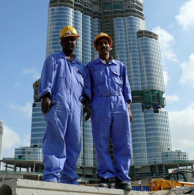 Рабочие в Дубае строят Бурж-Халифа