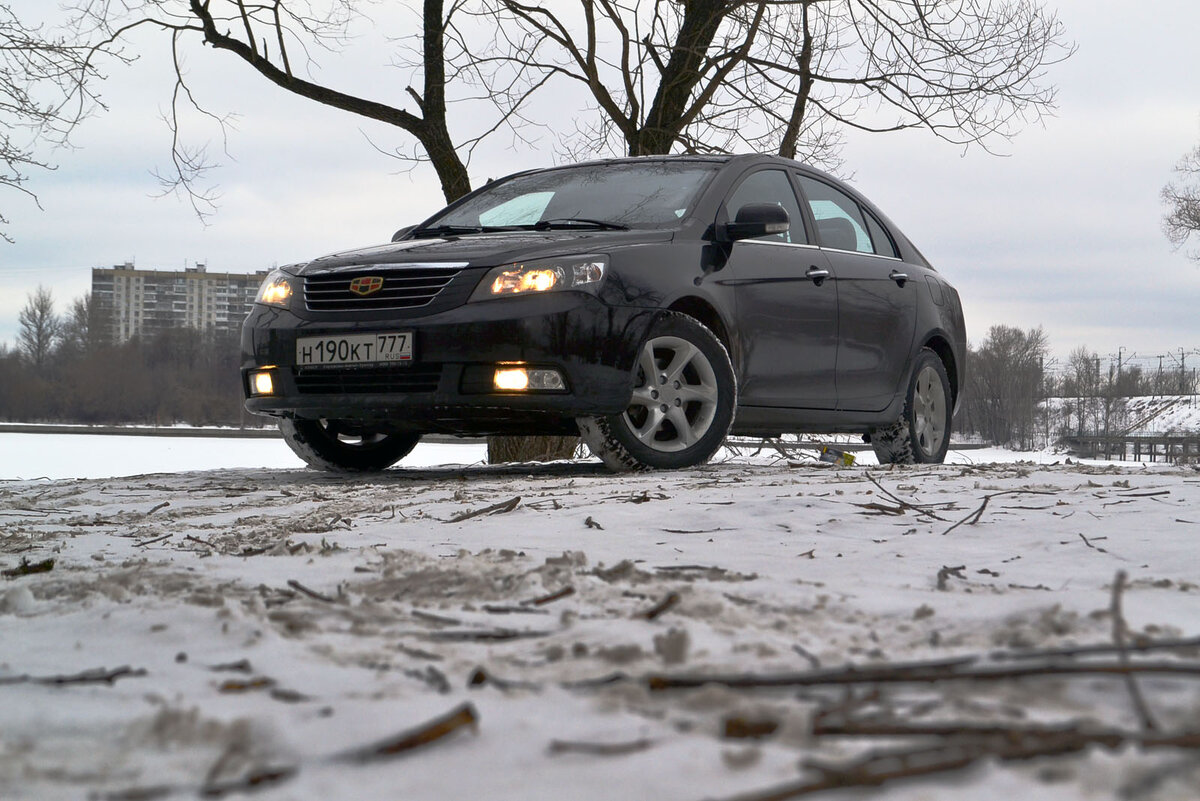 Geely Emgrand 7 в исполнении 2015 модельного года. Листай галерею дальше, там много фотографий.