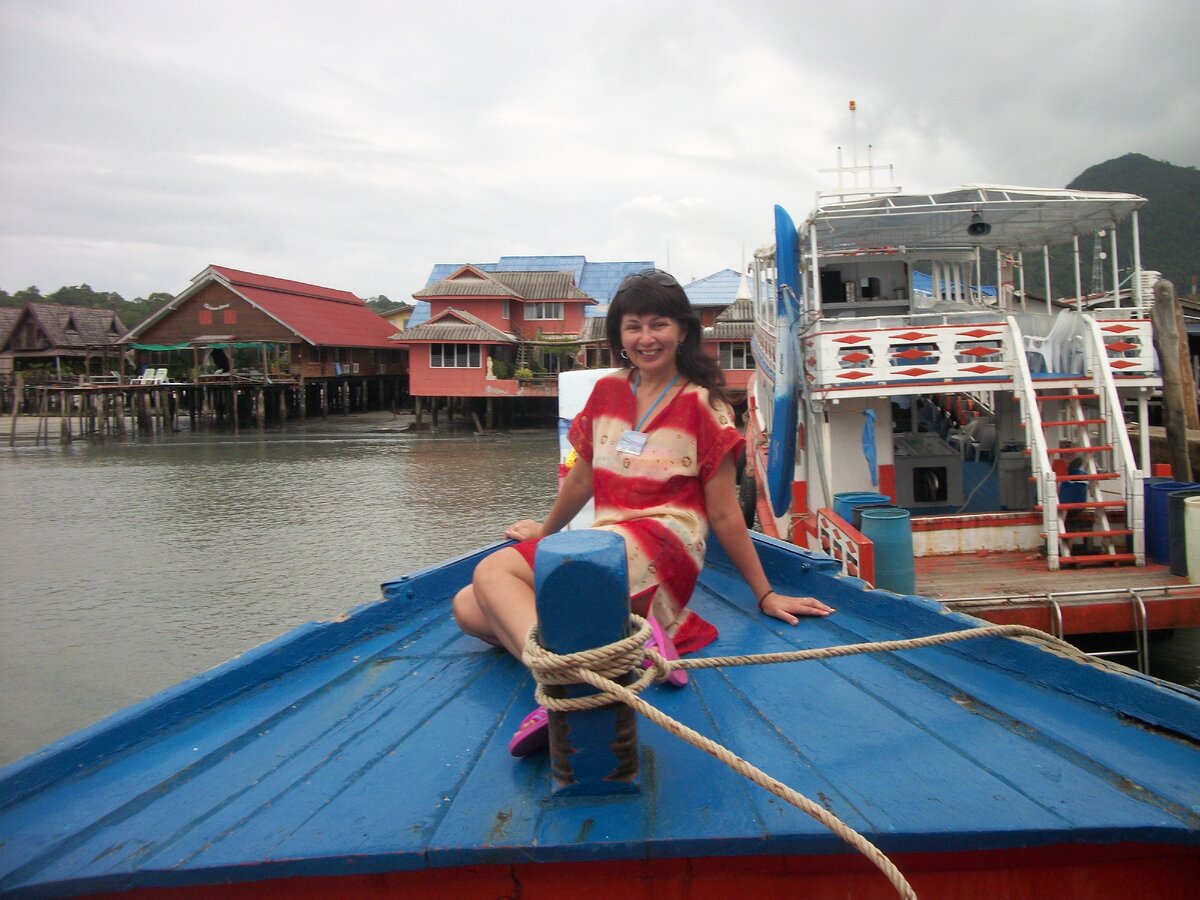 Позади меня рыбацкая деревня Банг Бао