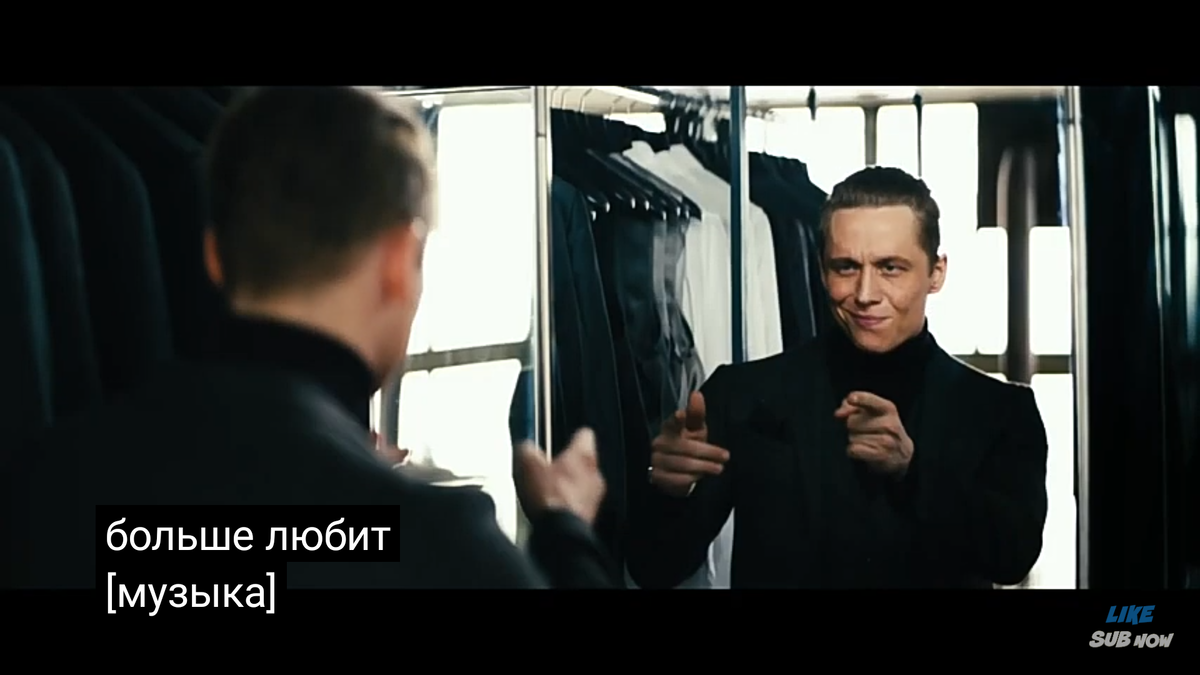 Тони - прется от самого себя и боится стать лысым. Много чего боится, именно он в школе отбил девушку у друга, чем нанес ему глубокую душевную травму.