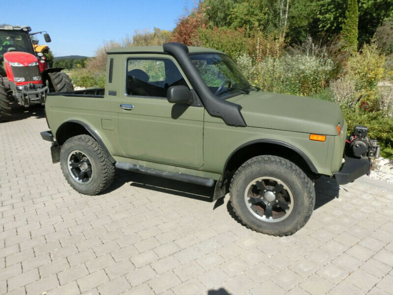 Нива пикап в специальной краске ХАКИ. Очень редкая. Единственный серийный экземпляр. 