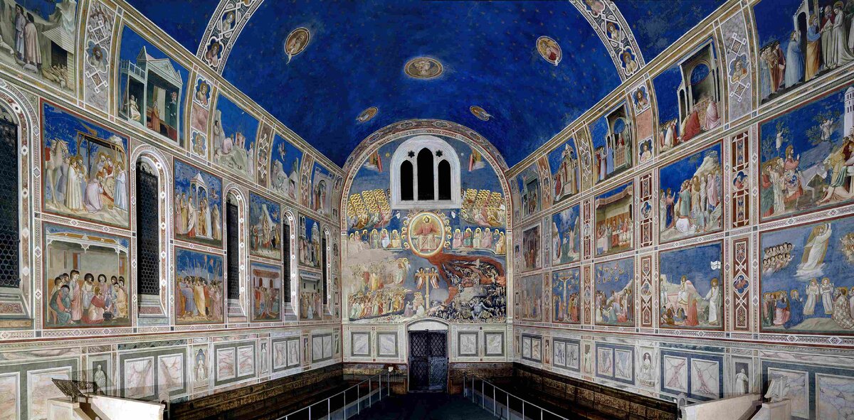 Немногие сохранившиеся фрески Джотто можно посмотреть в Капелле Скровеньи