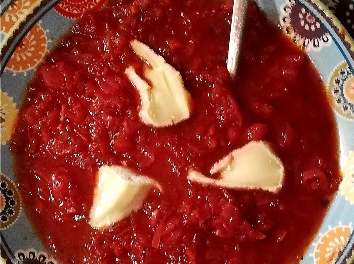 Фото моей подруги француженки: в ее борще сыр реблошон :)